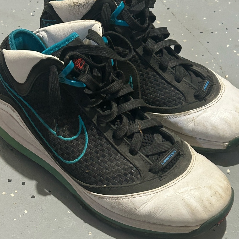 Nike LeBron 7 NFW Red Carpet
